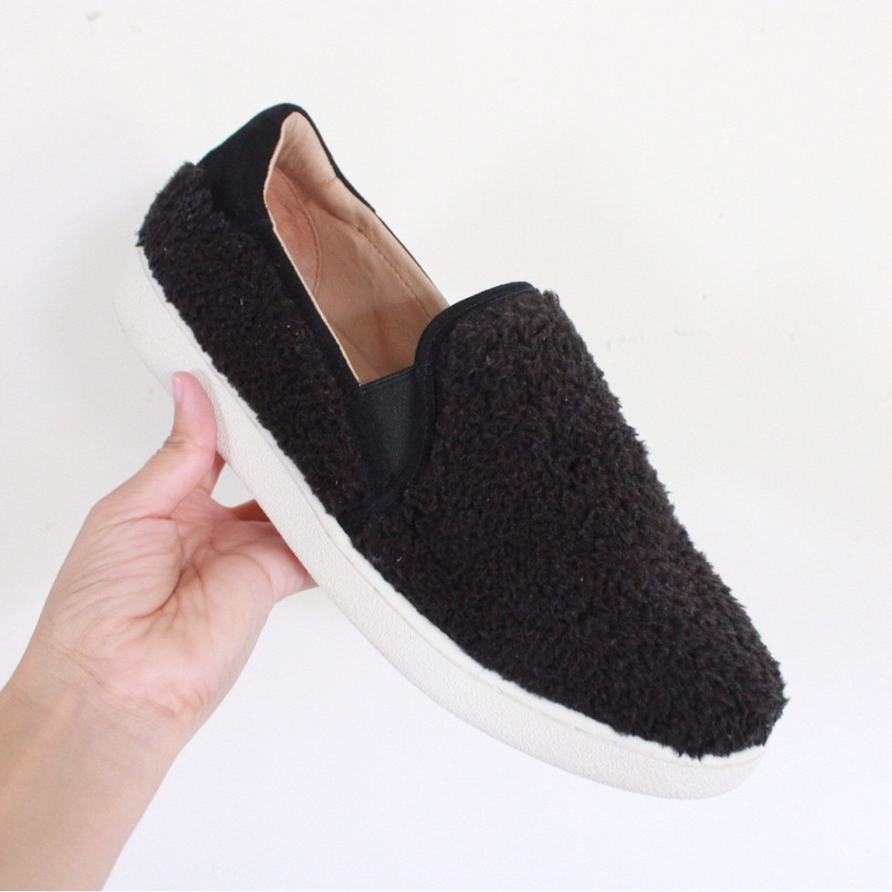 UGG Ricci Black Slip-Ons - Picture 3 of 8